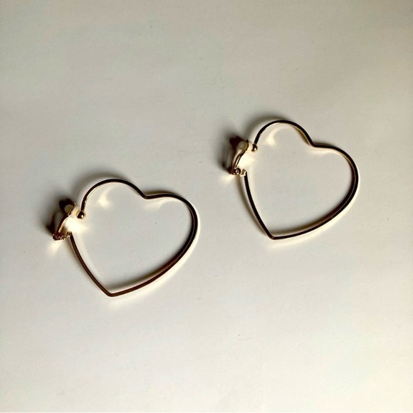 NWT Gold Heart Hoop Earrings - Picture 3 of 14